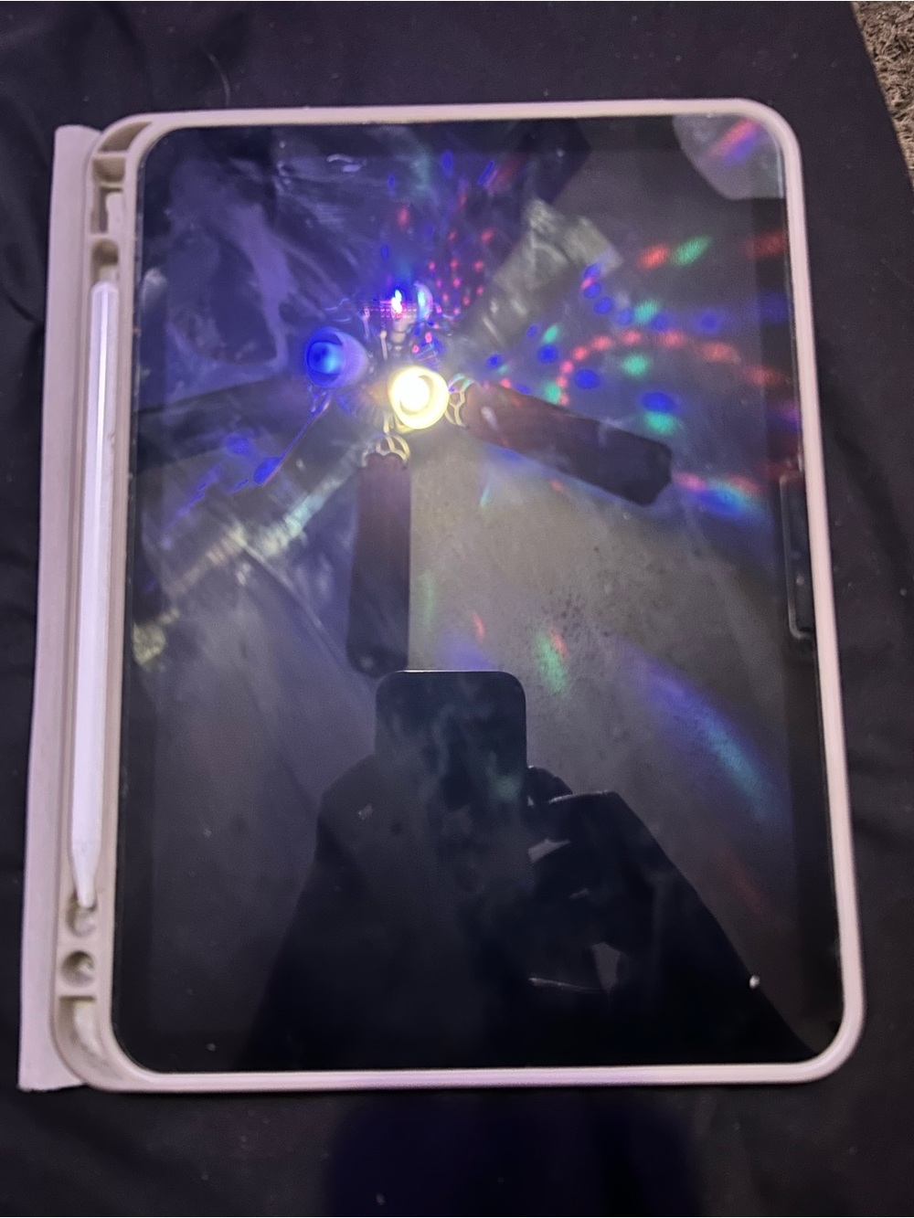 iPad 10th generation comes w case, keyboard ,Apple Pencil and screen protector
